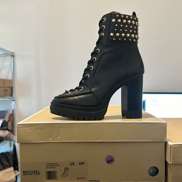 Micheal Kors | Yvonne Studded Leather Boot - Picture 3 of 3